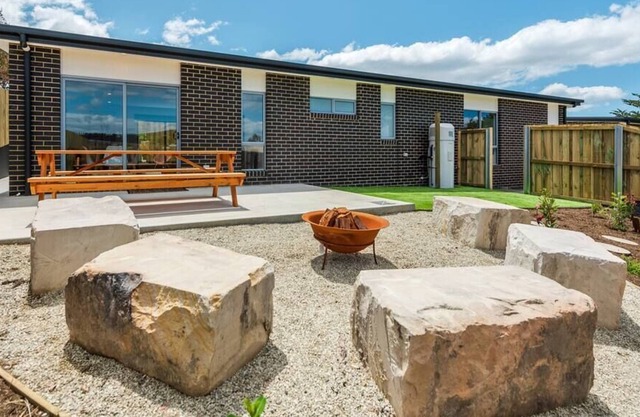 The Hacienda Modern, 3 bed 2 bath,15min to CBD