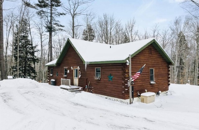 The Hansberry Cabin - Forest Setting - Hiking & ATV Trails - Lake - Pond - River