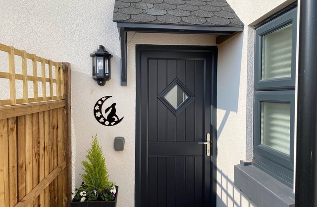 THE HARE, romantic, luxury holiday cottage in Worleston
