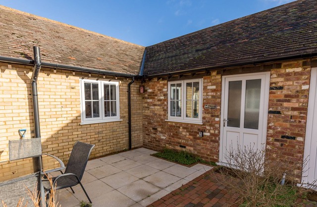 The Hay Barn - a house that sleeps 2 guests in 1 bedroom