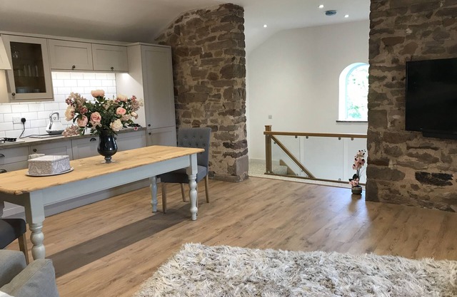 THE HAYLOFT CHESHIRE- A Brand new stunning barn conversion.