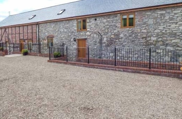 THE HAYLOFT, family friendly, luxury holiday cottage in Llanyblodwel