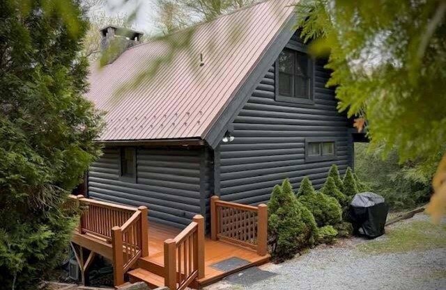 The Heartwood - game room, fire pit, privacy
