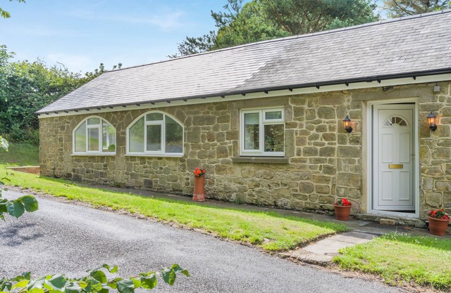 The Helm Cottage - Three Bedroom House, Sleeps 6