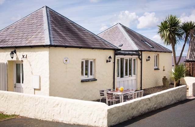 The Hen House, Portclew Cottages