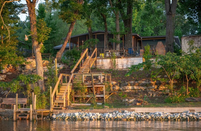 The Heron House - Lakefront Home