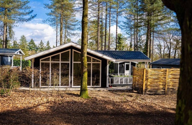 The Heuvelrug Cottage, with hot tub for 6 people is fully equipped!