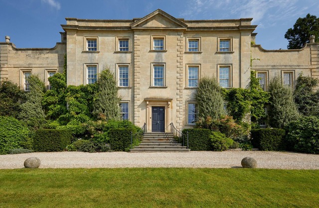 The Hewletts is an impeccably restored and exquisitely-presented Georgian manor home