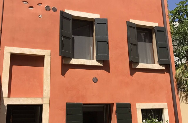 The hidden corner: a stone's throw from the free Wifi center
