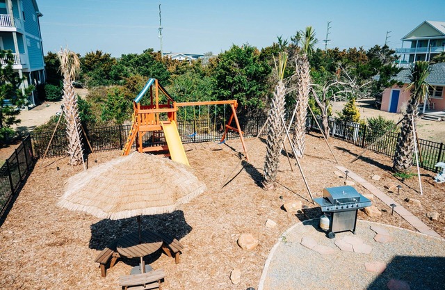 The Hideaway B- Beach - Dog Friendly - Playground - Bikes - Fenced in Yard