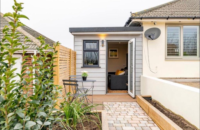 The Hideaway by the sea - free parking