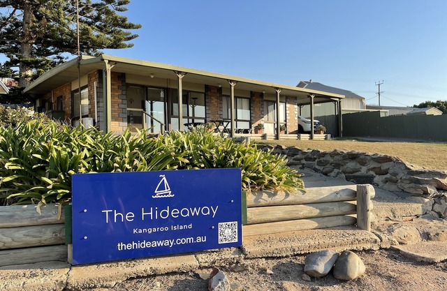 The Hideaway is absolute seafront position 3 bedroom house in Penneshaw