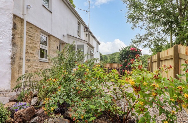 THE HIDEAWAY, romantic, country holiday cottage in Chacewater