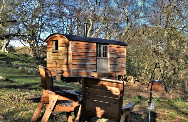THE HIDEAWAY, SHEPHERD'S HUT, romantic in Thornton-Le-Dale