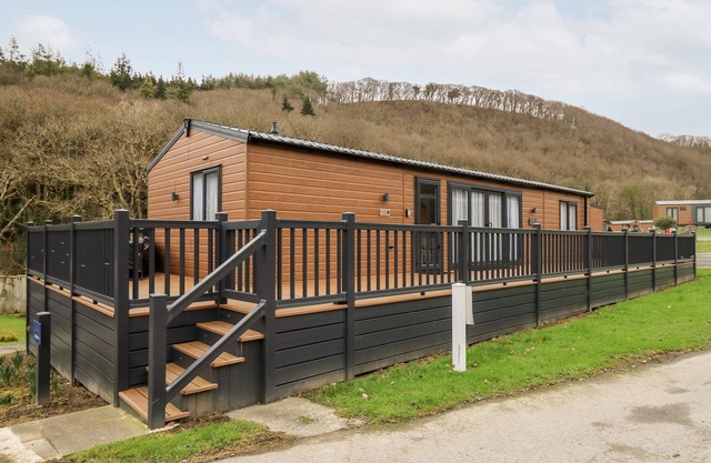 THE HIDEOUT, pet friendly, with a garden in Llanarth