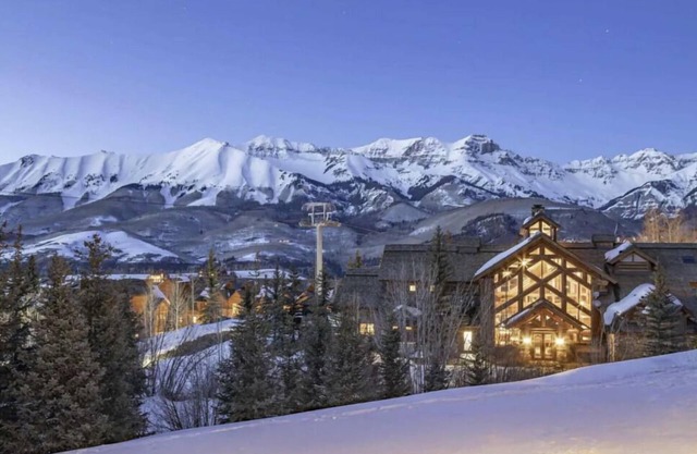 The Highline Retreat: 2 bed/2bath | Ski, Soak, Sip