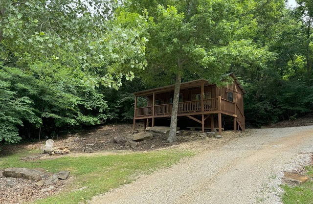 The Hilltop Cabins - Farmhouse