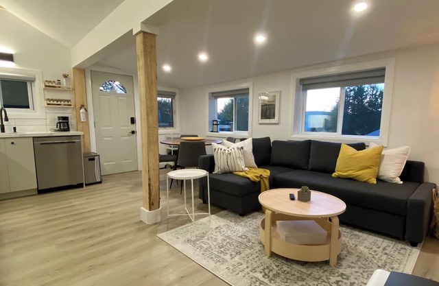 The Hilltop Hideout - Unwind in Style