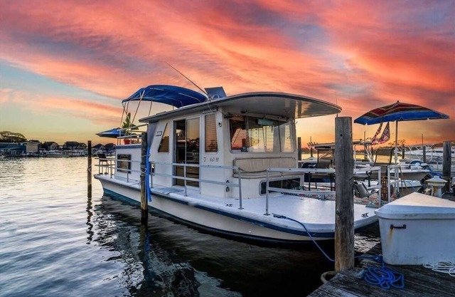 The Hilton of Houseboats