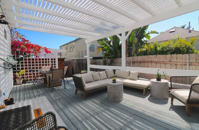 The Himalayan, 2 bed/2 bath w deck, in Bankers Hill!
