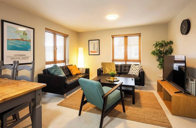 The Hockney- 2 bd Hip Ap. Ultra Fast WIFI