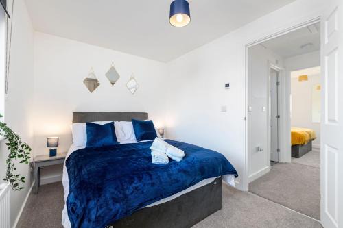 The Holt-Ideal for Contractors- Heartwarming 2 Bedrooms Apartment-Parking