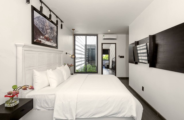 The House 4BR Queen Bed. 1 Living & Dining Room , Kitchen inside Euro Village