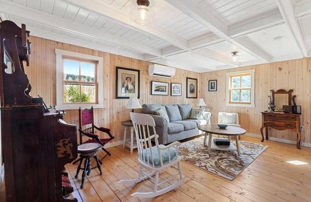 The Howard House Daniels Cove