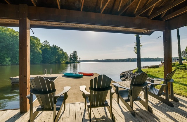'The Hycove' Hyco Lake Getaway w/Boat Dock!
