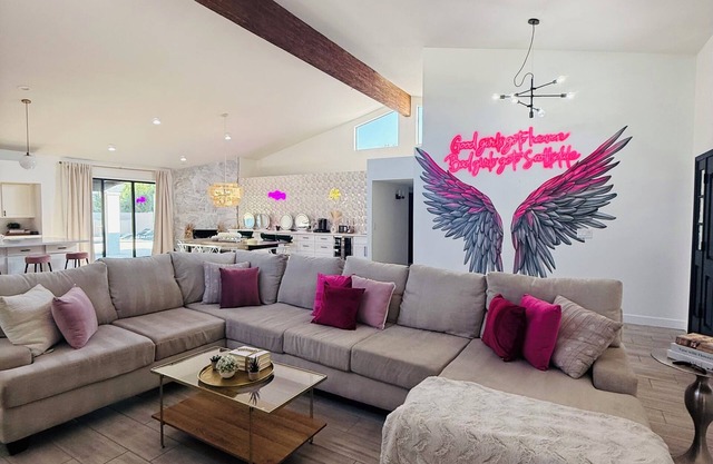 The Iconic Selfie in Scottsdale Home comes with Free VIP experience in Old Town!