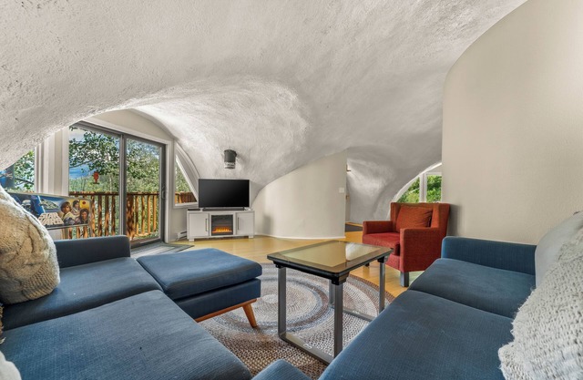 The ICONIC Vail Home with FREE SKIER Parking at Vail.