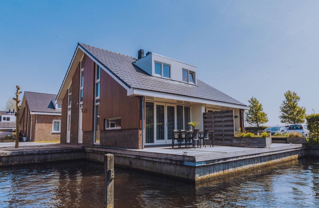 The ideal house for water sports enthusiasts!