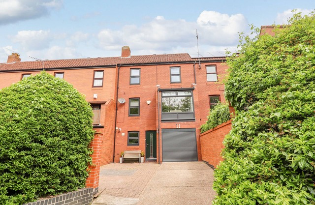 THE IMP'S PAD, pet friendly in Lincoln