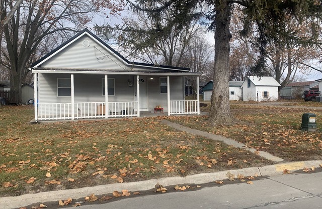 The Iowa Auntie’s 👩🏼‍🌾Quirky Little Shanty. nnBetter than staying with family! 😉