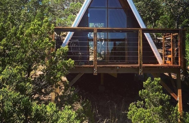 The jAy frAme A Texas hill country treasure