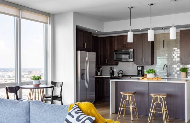 The Katy Lily I Upscale 2 Bed Apt with Balcony