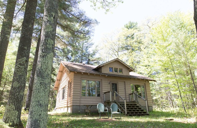 The Keith Farm Cabin, right on peaceful BIG Lake -48 acres!