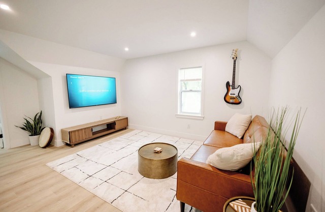 The Key Reno'd Historic 1BD! 1 Mile to UF & DT