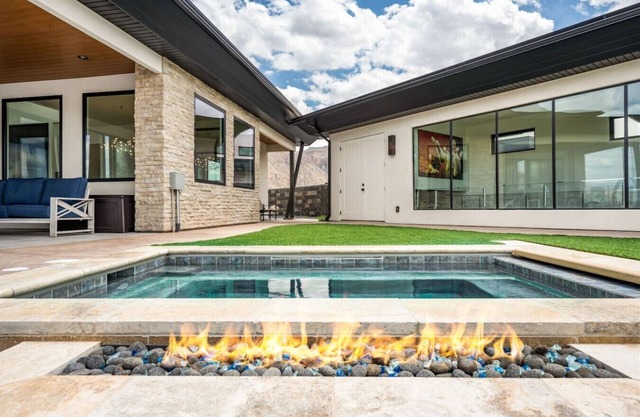 The Kingpin ~ High-End Golf Oasis ~ Bowling ~ Pool