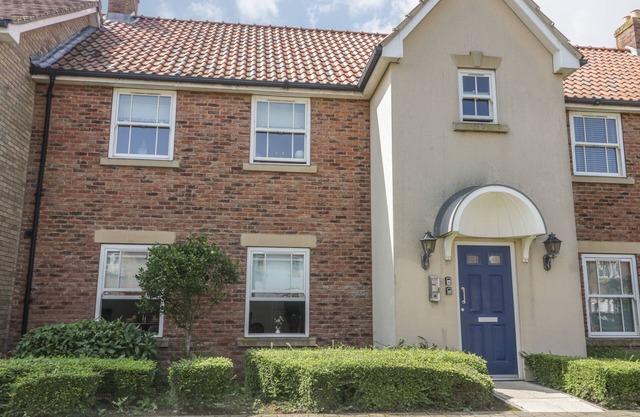THE KRUSTY KRAB, pet friendly, country holiday cottage in Filey