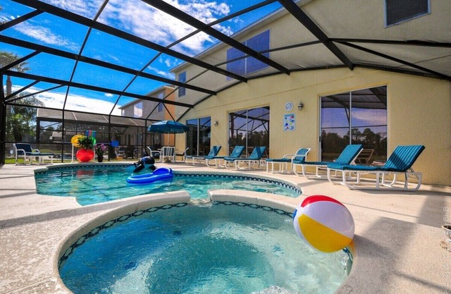 The Lake House! 7Br 4.5ba with private pool!