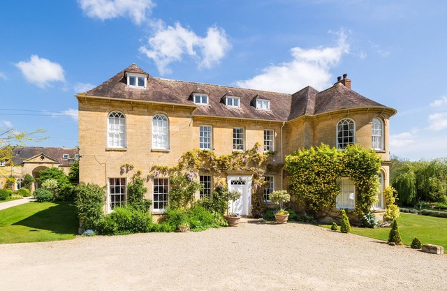 The Lake Room - Upper Court Manor