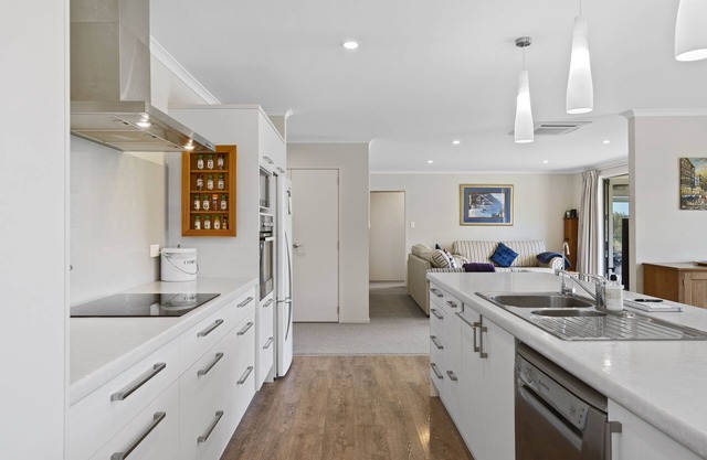 The Lakehouse - Tauranga Holiday Home
