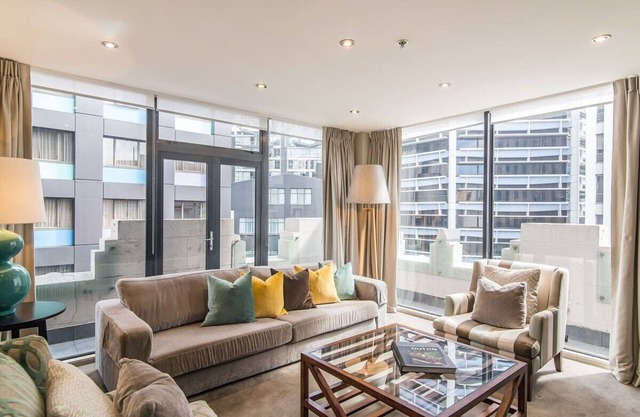 THE LAMBTON QUAY SUB-PENTHOUSE