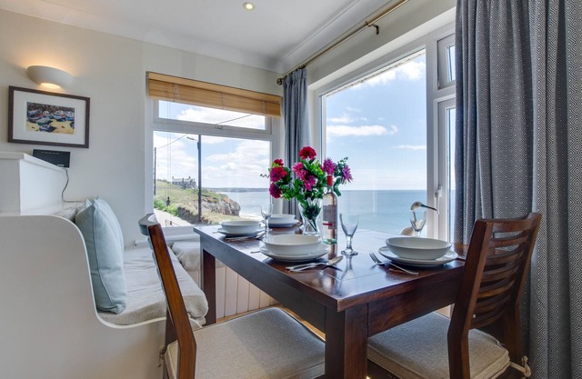 The Lamp House - Three Bedroom House, Sleeps 4