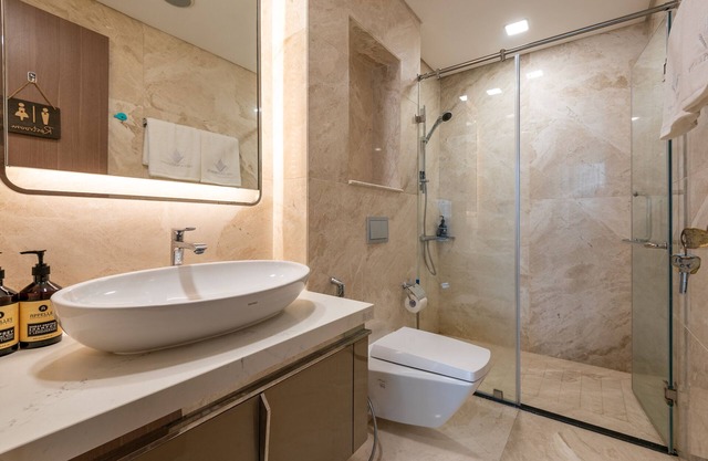 The Landmark 81 1BR Apartment Style Royal