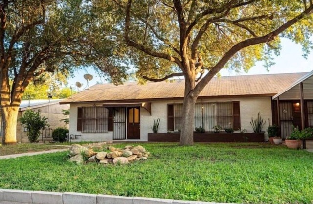 The Laredo Home - 3 bed home in a quiet and safe neighborhood