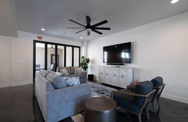 The Latitude Adjustment, located close to Golf,Sand Dunes, Reservoir & National Parks