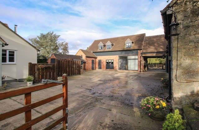 THE LAWLEY, family friendly, luxury holiday cottage in Dorrington