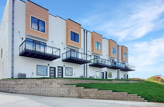 The Legend Lookout at the Lakes in the hottest new development CentralPark